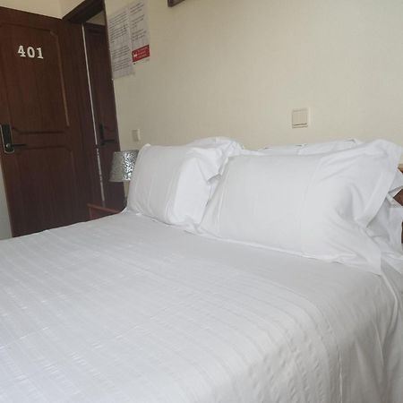 Sunny House Hostel Lagos Exterior photo