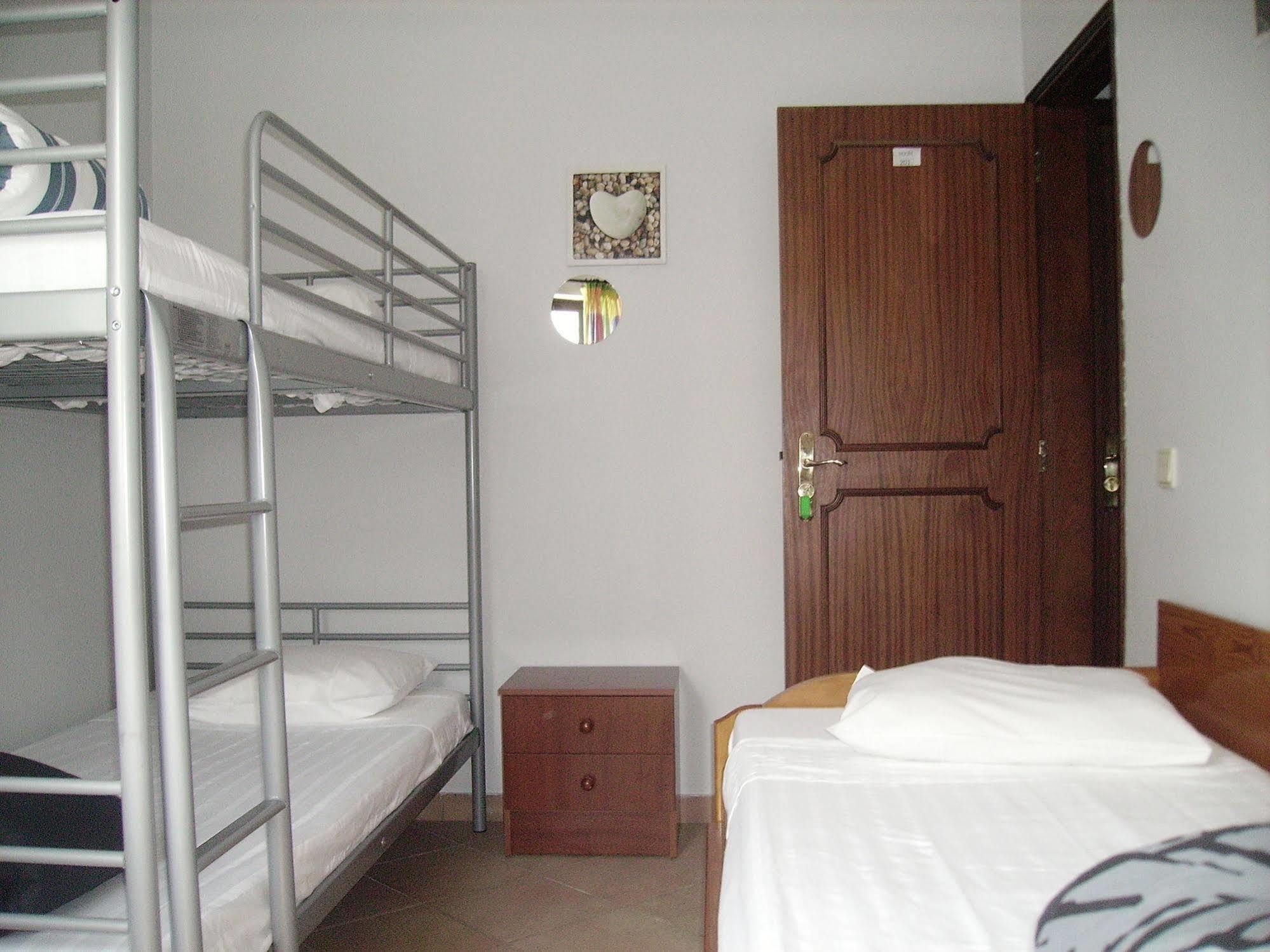 Sunny House Hostel Lagos Exterior photo