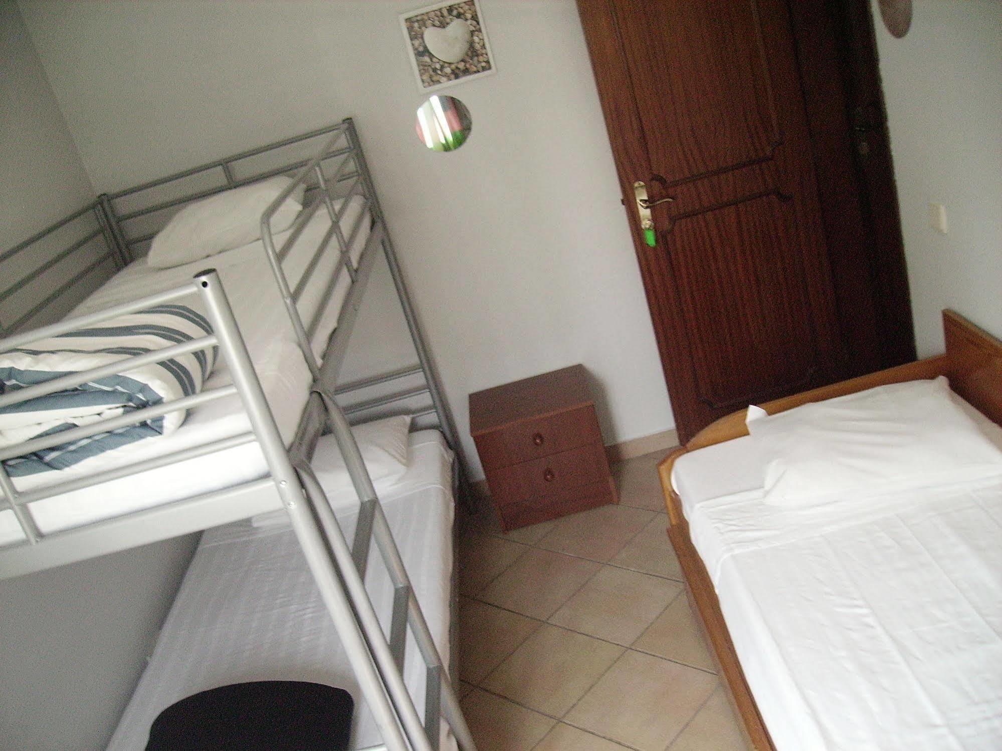 Sunny House Hostel Lagos Exterior photo