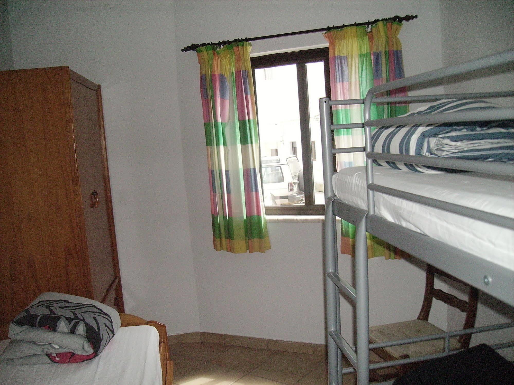Sunny House Hostel Lagos Exterior photo